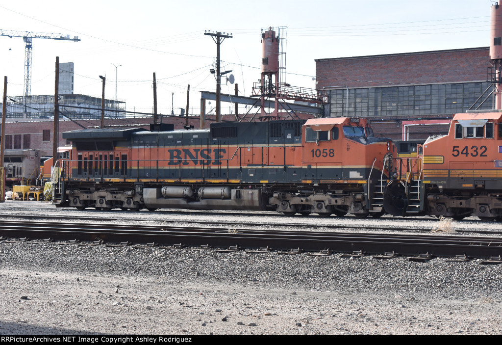 BNSF 1058